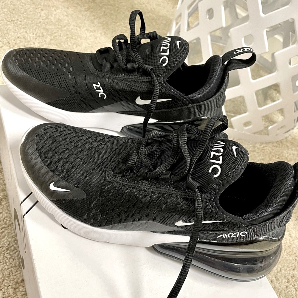 Ladies Nike Air270 shoes